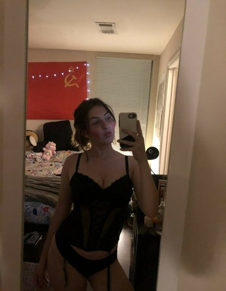 Megan Bitchell adult model img