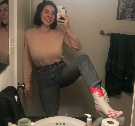 Megan Bitchell perfect star image