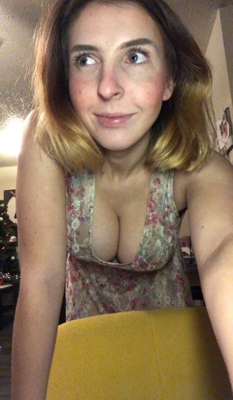 Megan Bitchell pretty star picture