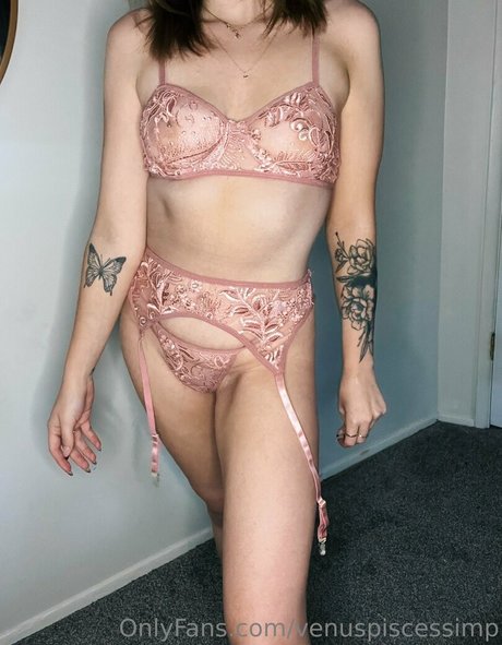 venuspiscessimp model top pic