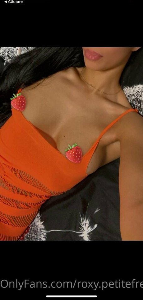 roxy petitefree model top pictures