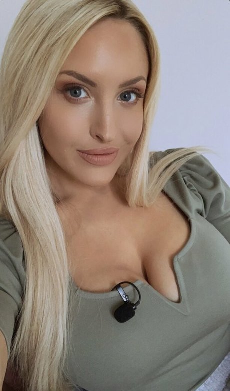 Emma Jones exclusive star photo