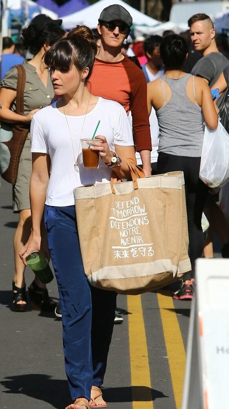 Sophia Bush naked pornstar galleries