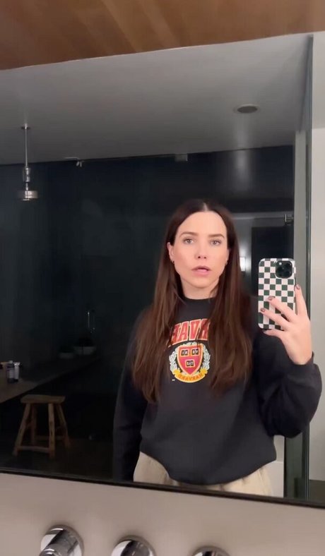 Sophia Bush model naked galleries