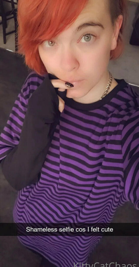 ladylolaria model nude photos