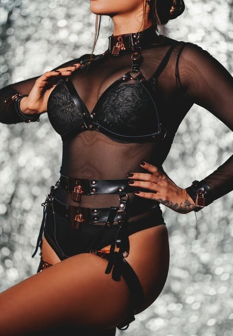 Noussaanissa star nudes archive