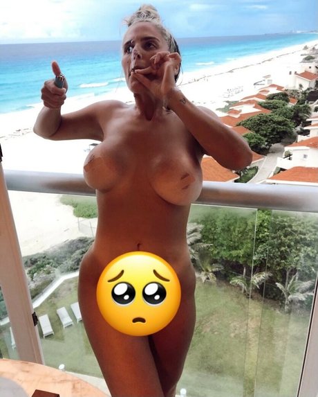 Elena Davies erotic model image