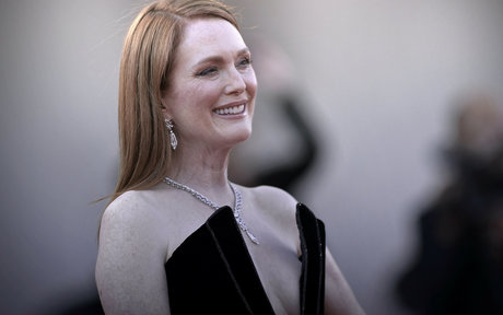 Julianne Moore hot actress pics