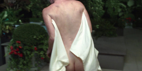 Julianne Moore erotic actress pics