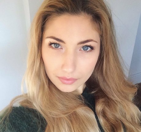 StephanieBC model sexy image