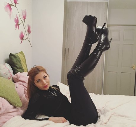 StephanieBC naked actress pictures