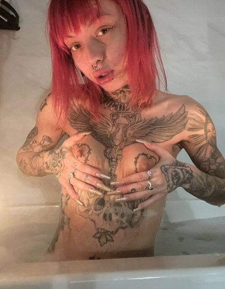 Luna Extreme star pornographic archive