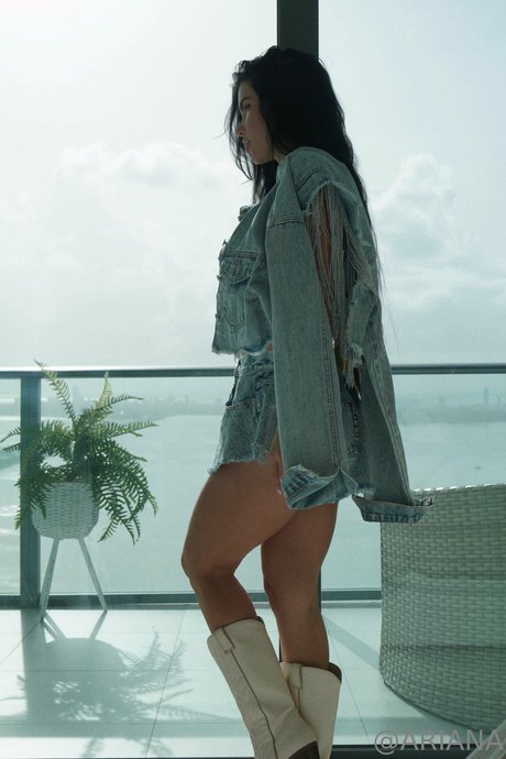 Ariana James pornstar naked img