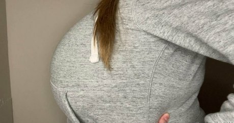 BustyQueen32M model best pic