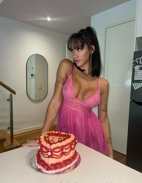 Emily Tyrrell hot model img