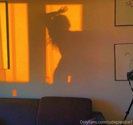 cutiepie Alice pornographic star pics