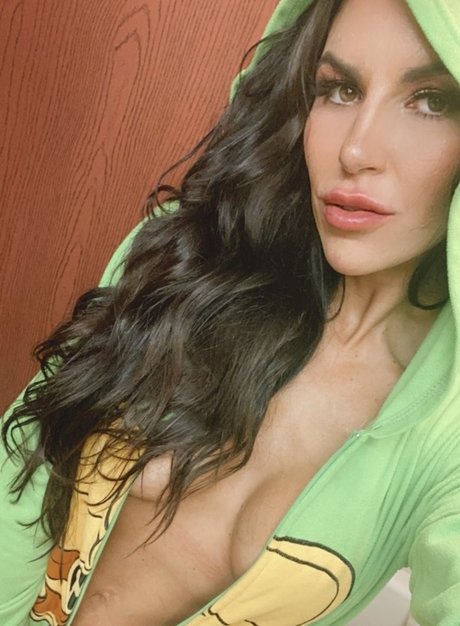 Robbie Hanna free star picture