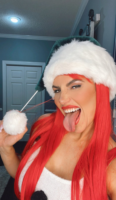 Robbie Hanna hd actress gallery