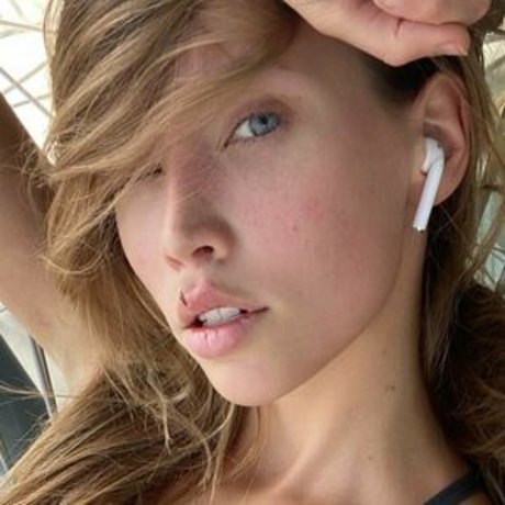 robinsoncrusoe sexy actress gallery