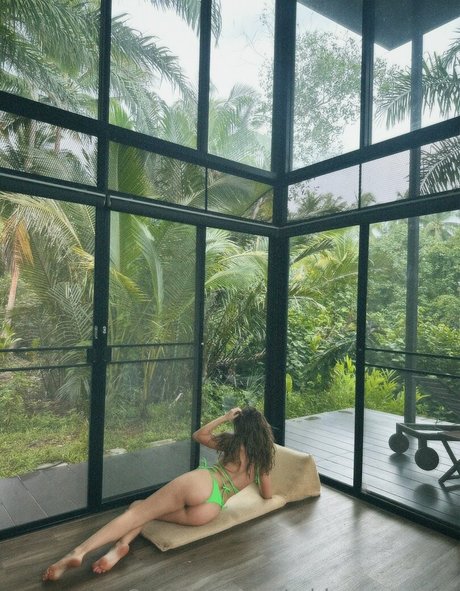 robinsoncrusoe pretty model pictures