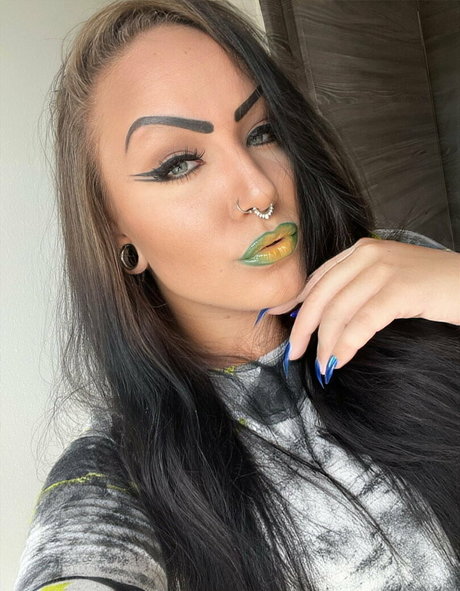 shiny queen nude pornstar galleries