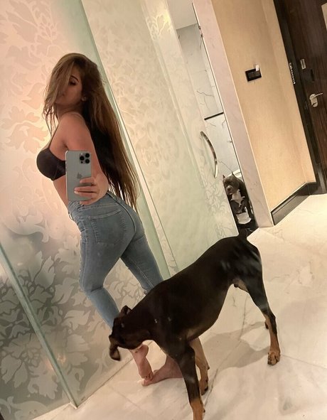 Poonam Pandey pretty star img