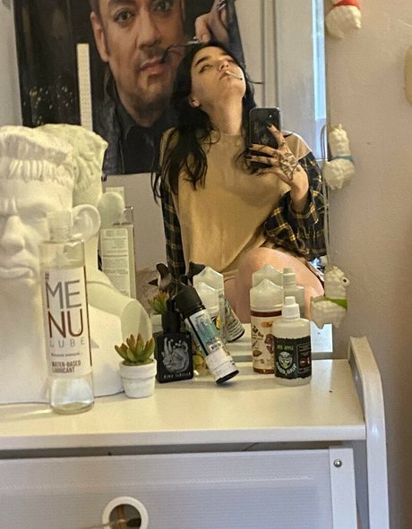 Your Waifu nude star image