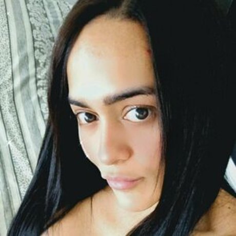 Emily Nava model top photo