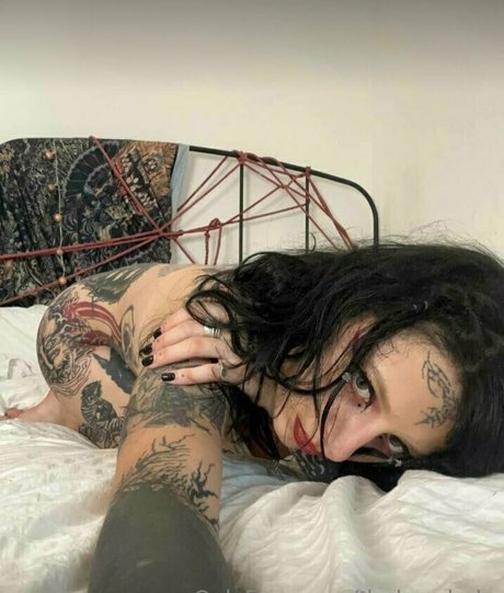 Draken lady naked star image