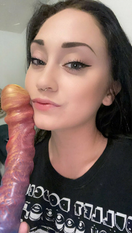 lasarae naked model picture