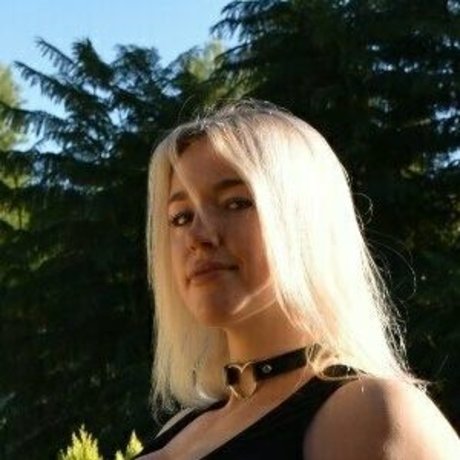 TinaYummy exclusive actress pics