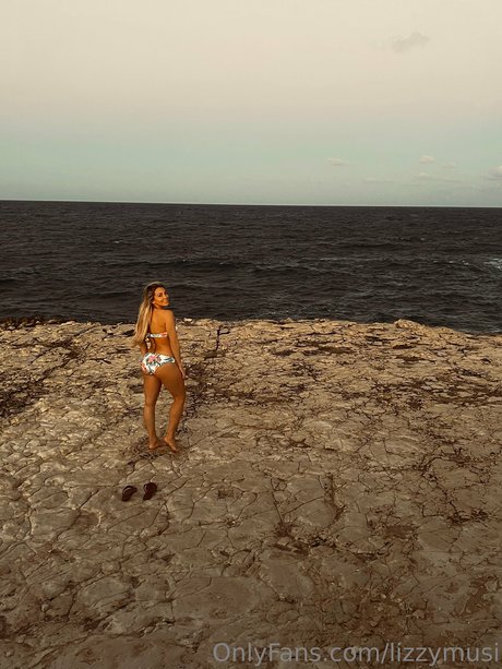 Lizzy musi model exclusive photos