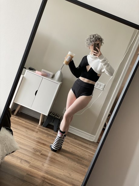 Poisonne pretty actress pic