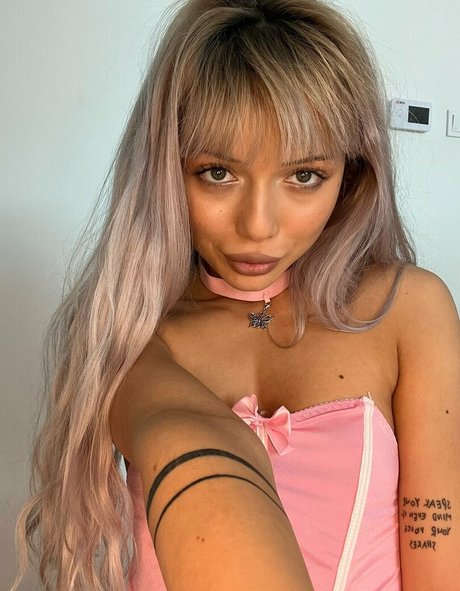 LeslieShay nude star photo