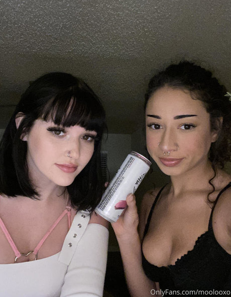 moolooxo pornstar top photo