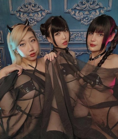 Danisaurz model sexy gallery