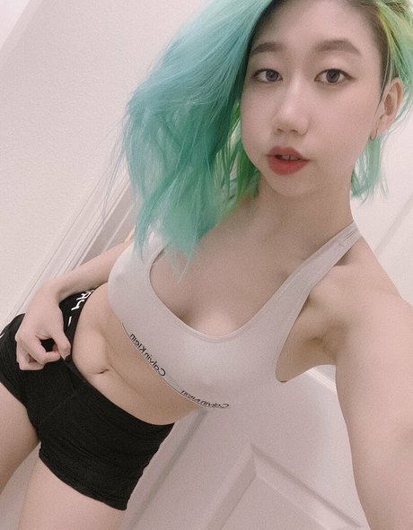 Danisaurz erotic actress img