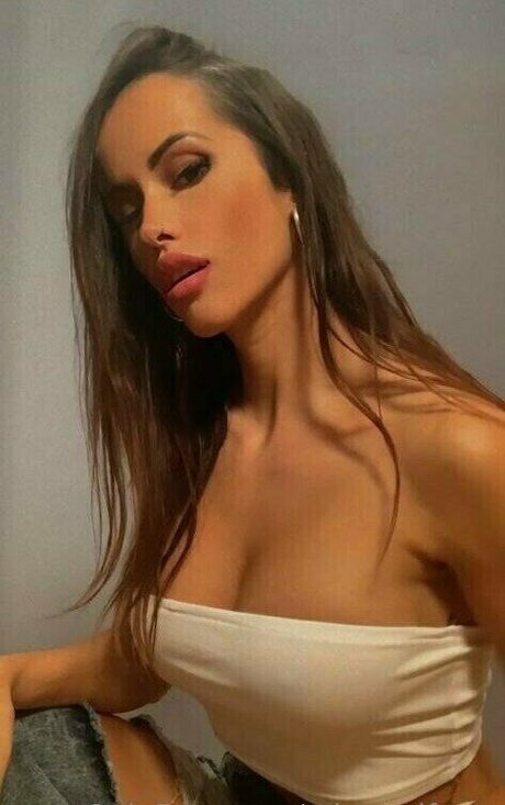 Mia Wolf X erotic star photo