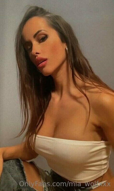 Mia Wolf X nudes actress pictures