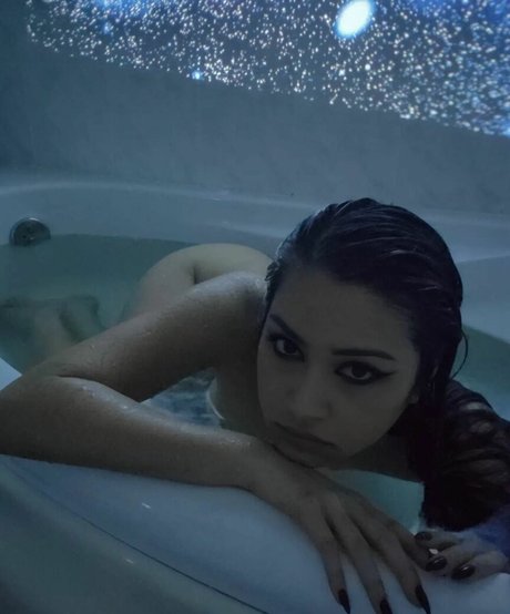 Exoticwildflower hot model image