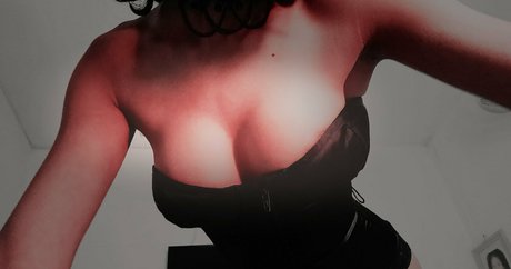 Viollet Collins naked star photos