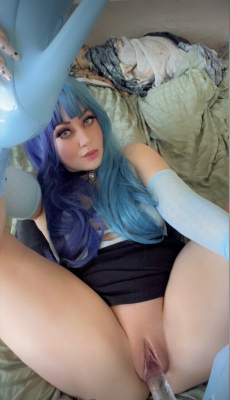 Poisyn Ivy hot actress galleries