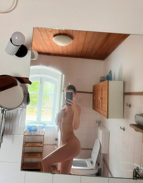 Lovelylaure high quality model pics