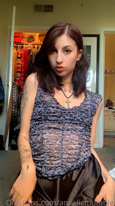 Mutable Angel sex model pic