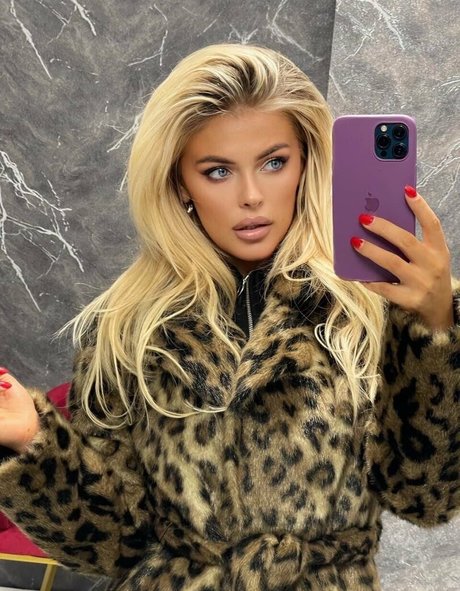 Ula x perfect model image