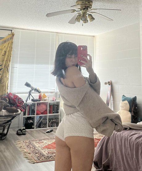 thisbicthdied star nude photo