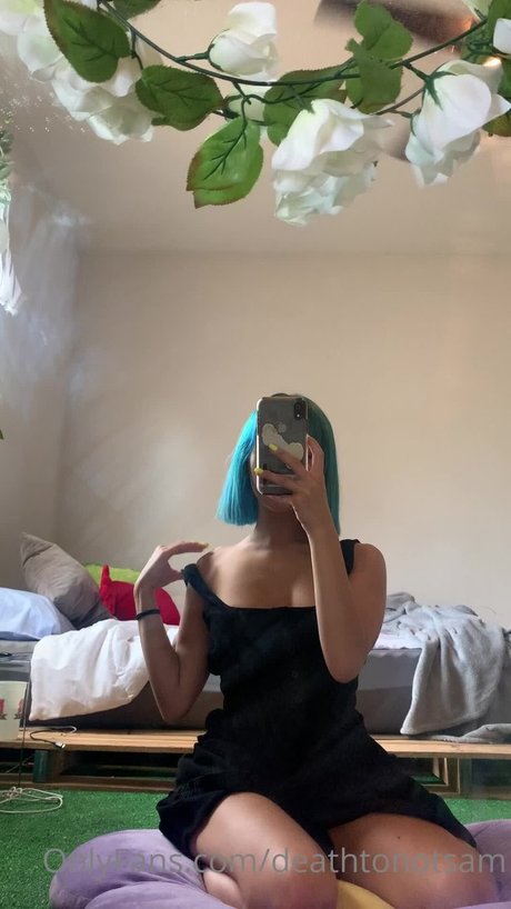 thisbicthdied naked star images