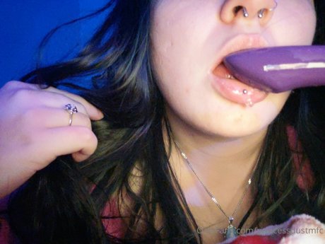 Princess Dust xxx model photos