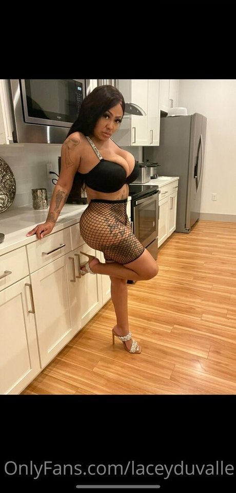 Lacey Duvalle star pretty pic