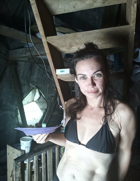 Dashaina pretty actress pics